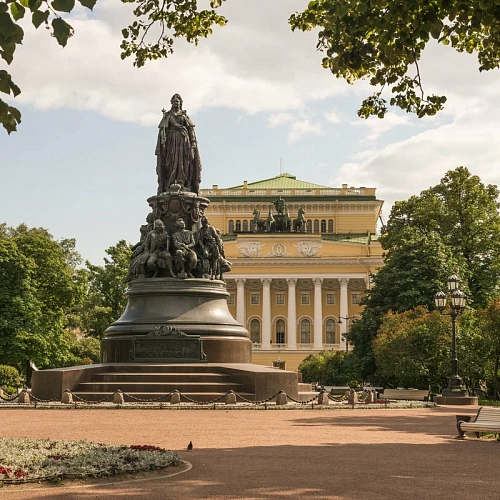 Женское лицо Петербурга