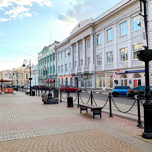 От сердца города к красивой Рождественской улице